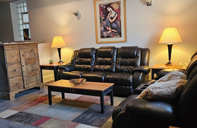 Don't miss out on this one! No cleaning fee.nIdeal for McCormick Cntr and U of C