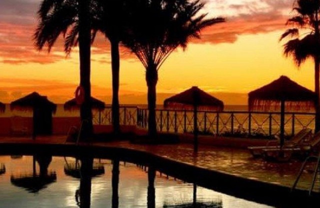 DOÑA LOLA MACDONALDS RESORT, front line apartment with total sea views