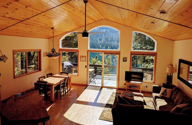 Donner Lake Cabin with LAKE VIEW, DECK and AC