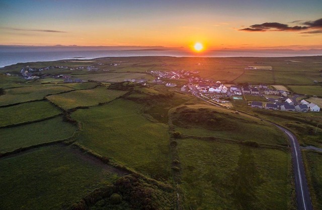 Doolin Village L05 - a doolin lodges that sleeps 6 guests in 3 bedrooms