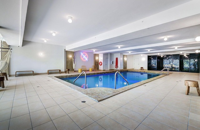 Dorchester Luxe Studio in Downtown Montreal
