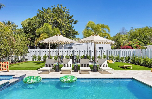 Dos Palmas Luxury Pool, Hot Tub, Putting Green, Fire Pit