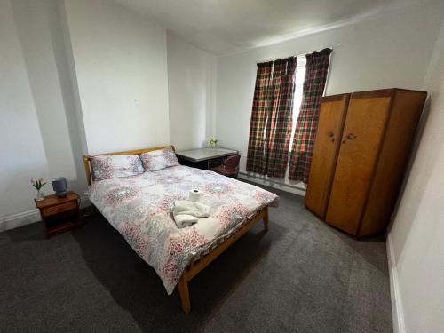 Double-Bedroom in the Heart of Salford Manchester Perfect for Short Stays GCSW3