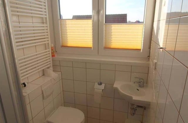 Double room, attic, shower/WC, non-smoking - Pension Friedrich Voss