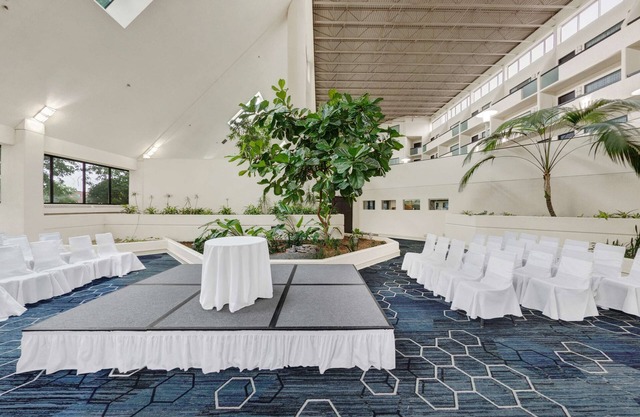 DoubleTree by Hilton Minneapolis - Park Place