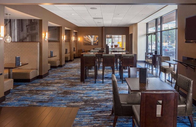 DoubleTree Suites by Hilton Minneapolis Downtown