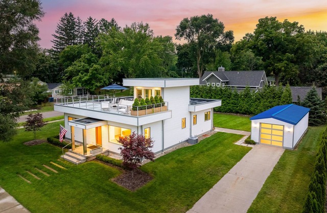 Douglas Modern Villa - Steps to downtown | Game RM | Backyard Oasis