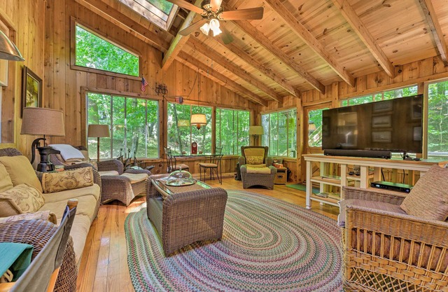 Douglas 'Whispering Winds' Cottage w/Beach!
