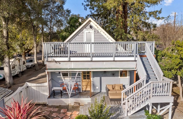 Down Town NAPA HOT TUB Retreat - 3 Bed l 2 bath Center Location around Wineries