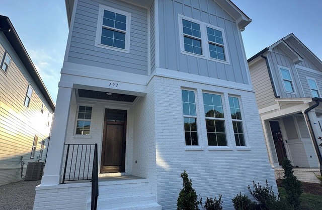 Downtime-Time to relax in this BRAND NEW Oxford Cottage off of Sisk Avenue!