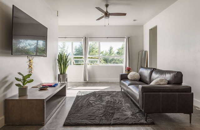 Downtown 1 Bedroom Flat at Salted Roots Basecamp