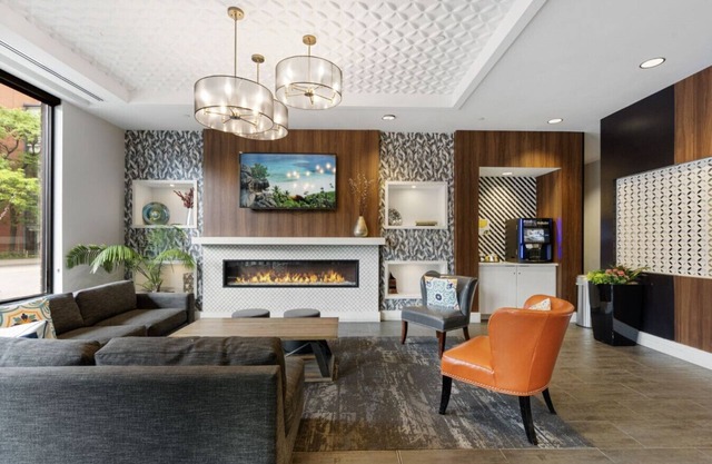 Downtown 2bd Sky Lounge Pool Gym 1811
