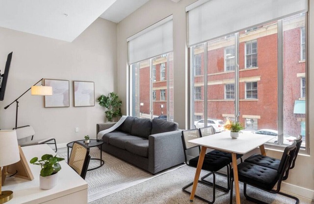 Downtown 2BR with Gym, Wi-Fi & Coworking Space