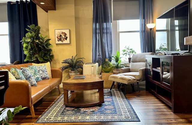 Downtown 3BR / 2BA - Near Court Square Park