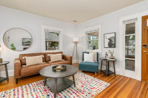 Downtown Abode with Hot Tub - Walk to CSU & Old Town
