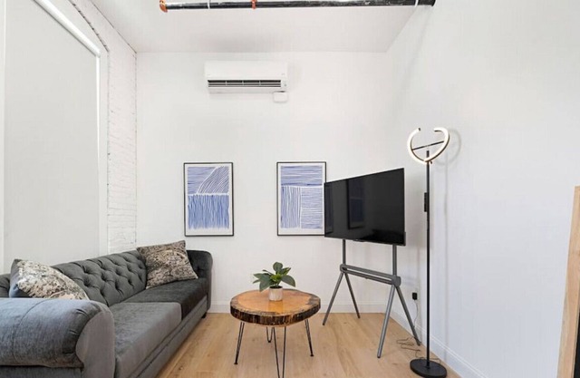 Downtown Apt With Private Patio