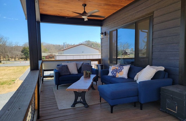 Downtown Bungalow in Old Fort