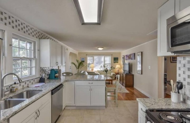 Downtown Carrboro Walking Distance 2-Bedroom House