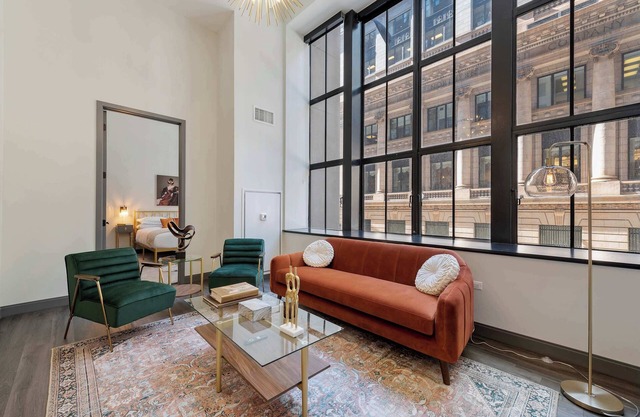 Downtown Charm: 2BR, Comfort, Great Amenities