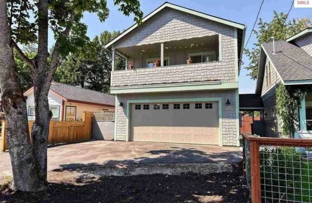 Downtown Charmer - Spacious 1 Bed 1 Bath - Adventure Basecamp