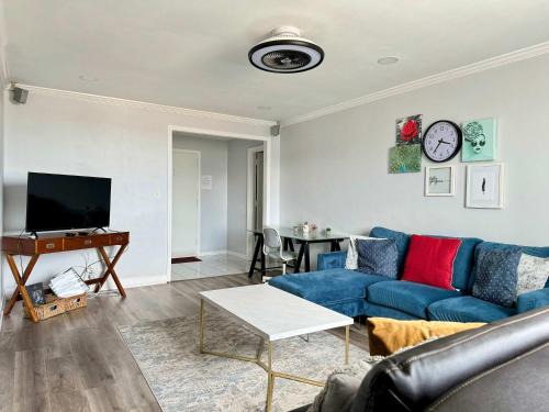 Downtown City View Renovated 2 beds Free Parking LM1503
