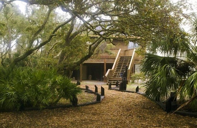 Downtown, close to the beach, pet friendly!