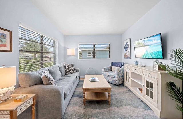 Downtown Cottage - In the Heart of Cocoa Beach!