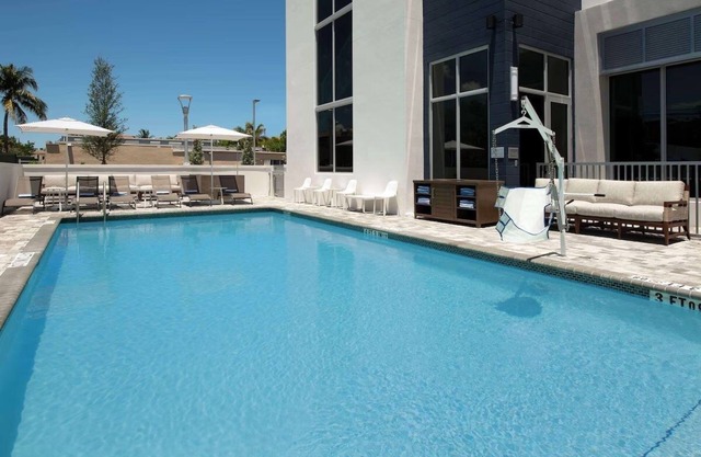 Downtown Delray Beach Room – Walk to Beach, Dining, Bars, and Boutique Shopping
