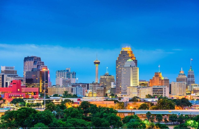 Downtown Dignowity | Upbeat Urban Oasis with Private & Spacious Backyard | Extended Stays Welcome