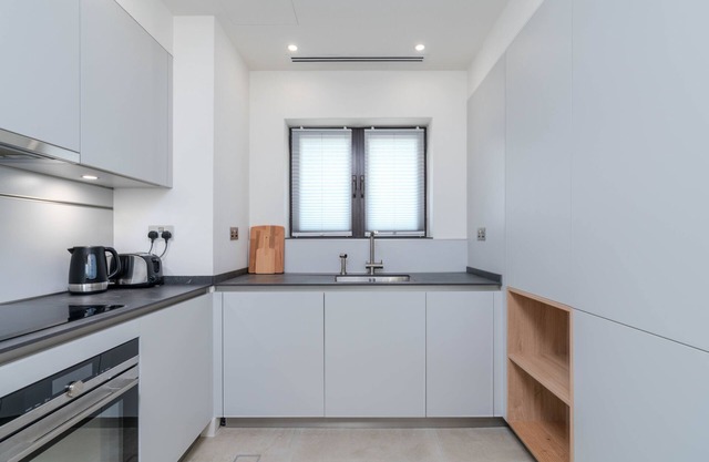 Downtown Dubai Lavish 1 Bedroom Apartment