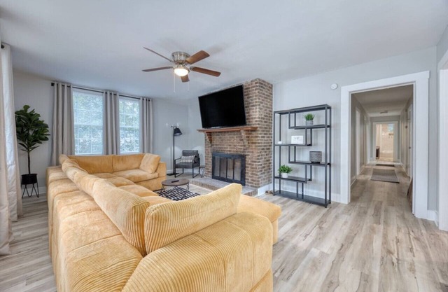 Downtown Family Retreat |15 mins to Fort Benning