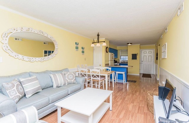 Downtown Family Value - Sleeps 6 - with Pool