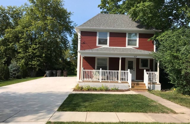 Downtown Lake Geneva Wisconsin Charm Sleeps10