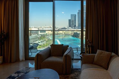 Downtown Luxury - Magnificent Burj Khalifa & Fountain Views - Walking Distance to Dubai Mall