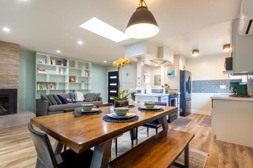 Downtown Mill Valley Modern Cozy Upstairs Apartment in Best San Francisco Bay Area