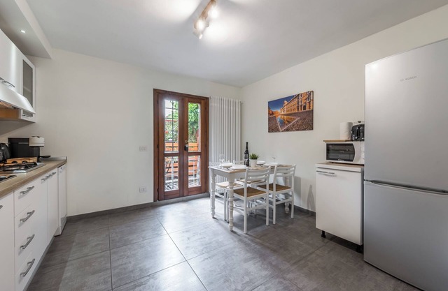 [DOWNTOWN MODENA WITH PARKING AND SMALL GARDEN] AT THE MULEIN