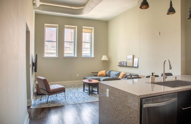 Downtown Modern 2BR Loft