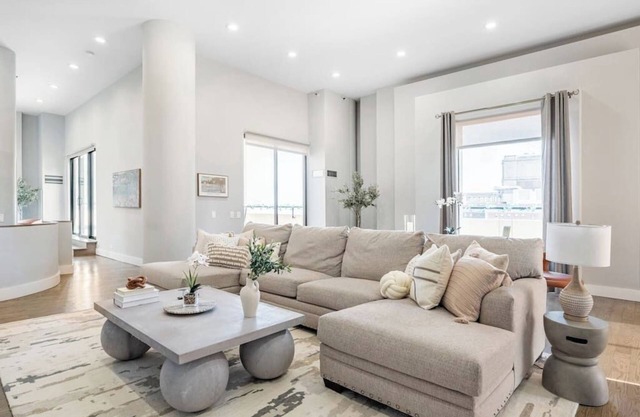Downtown Penthouse Lake Views #1|Gym, Parking+Pool