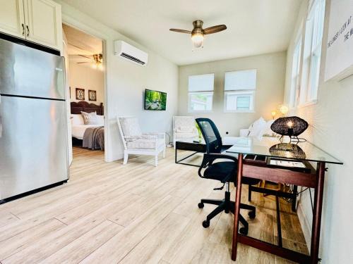 Downtown-Pet-Friendly-Lido Beach-Opera-Symphony-Walk to Restaurants-Bikes Available