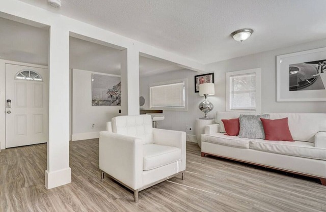 Downtown Round Rock Getaway Perfect for Couples