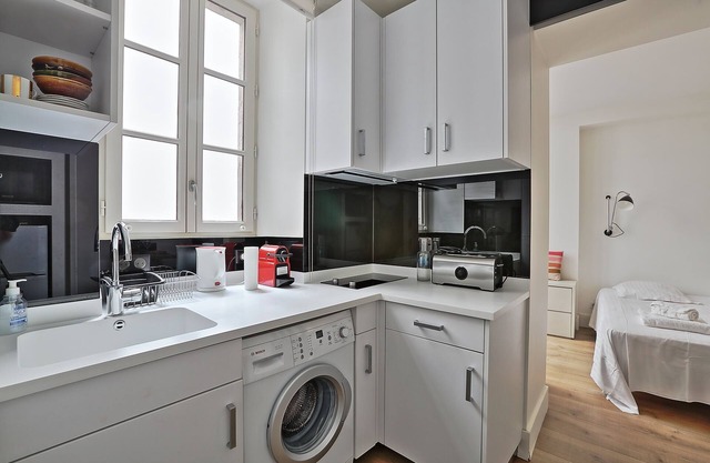 Downtown Saint Jean de Luz ⎜Beautiful studio apartment · 20m from the beach