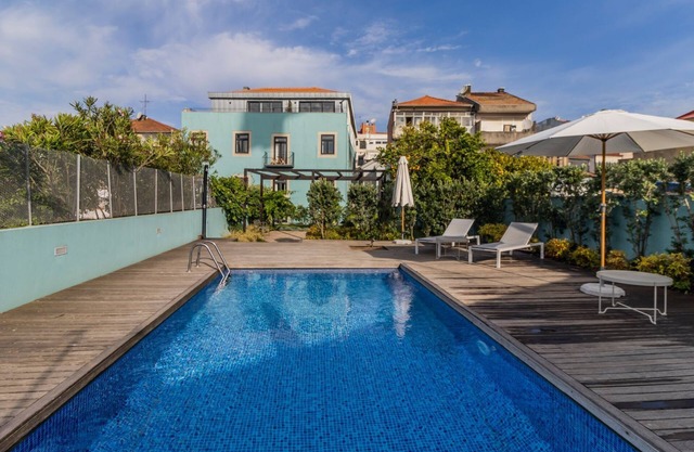 Downtown Studio w/Pool, AC & Balcony by LovelyStay