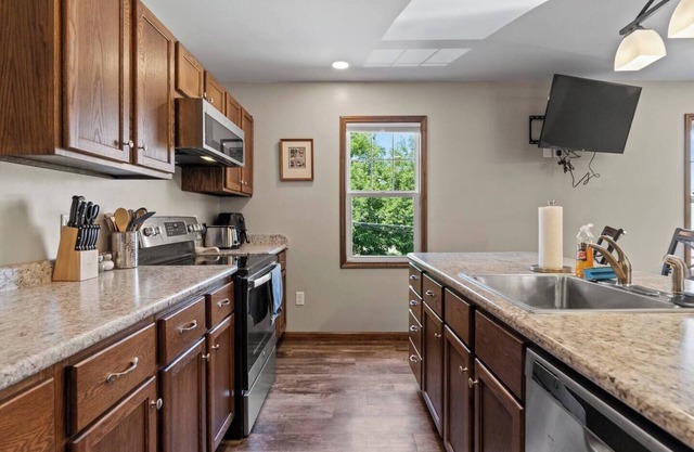 Downtown Studio with Jacuzzi & Game Room
