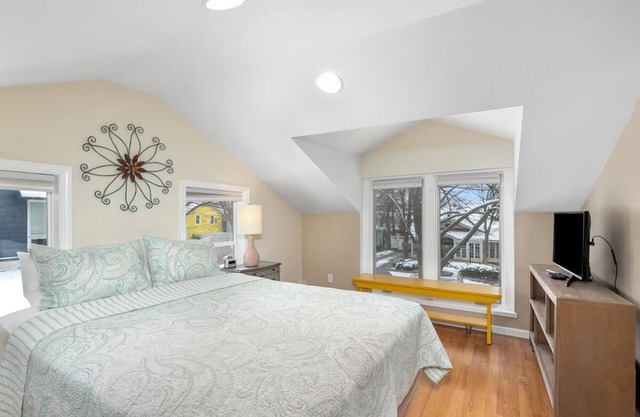 Downtown View - One Bedroom Apartment, Sleeps 2