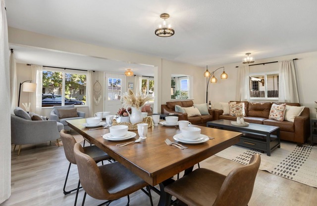 Downtown Windsor Home with Hot Tub & Pool Table