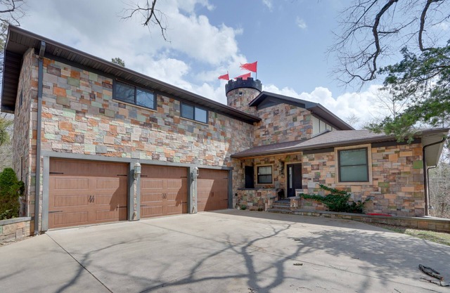 'Dragon Castle' w/Secret Passage, Dock, & Hot Tub