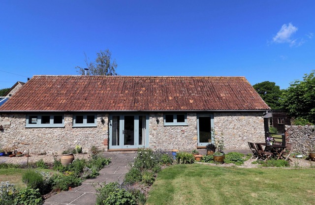 DRAGON COTTAGE, pet friendly, character holiday cottage in Musbury