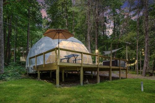 Dream Dome - Romantic Getaway, Hot Tub, AC, Wifi, National Park 8 min