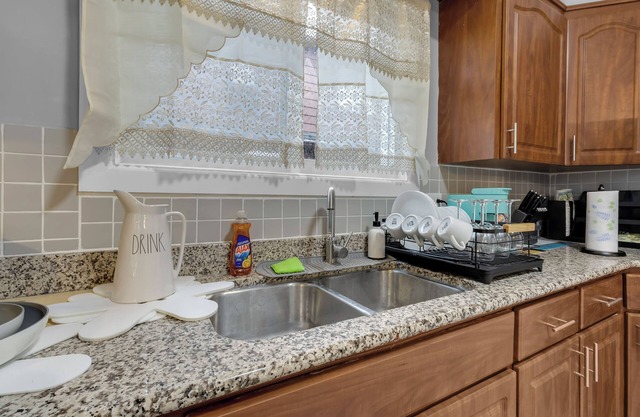 Dream House 3-bedroom house with AC and WiFi Near Niagara Falls