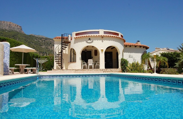 Dream Villa with private pool + sea views for up to 5 people in Calpe